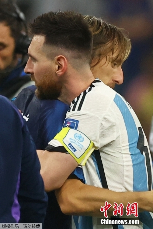 梅西率阿根廷时隔8年重返世界杯决赛 阿尔瓦雷斯