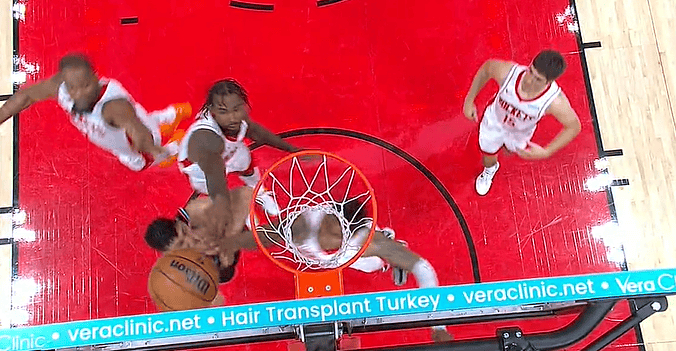 火箭第四节关键失误致热火反超1分