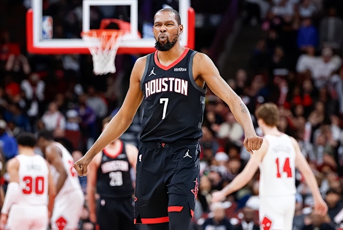 詹姆斯20项历史纪录刷新，领跑NBA传奇榜单