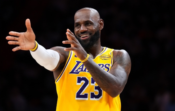 詹姆斯20项历史纪录刷新，领跑NBA传奇榜单