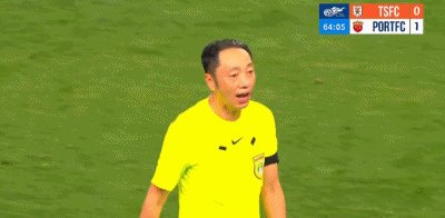 中超焦点战换人失误引争议 比赛中断超10分钟