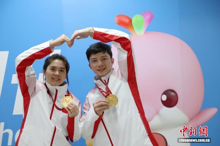 金牌献给彼此：乒乓‘夫妻档’在残特奥会夺冠