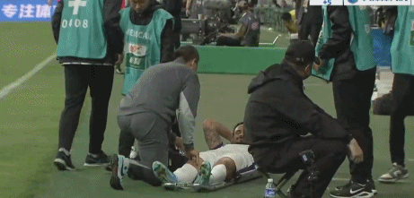 中超第8轮津门虎vs国安：谢蒂内推人未犯规引争